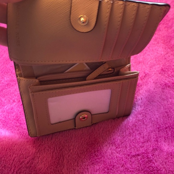 NWT Michael Kors Wallet - Picture 4 of 7